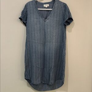 Anthropologie Cloth and Stone Blue Patterned V-Neck Dress